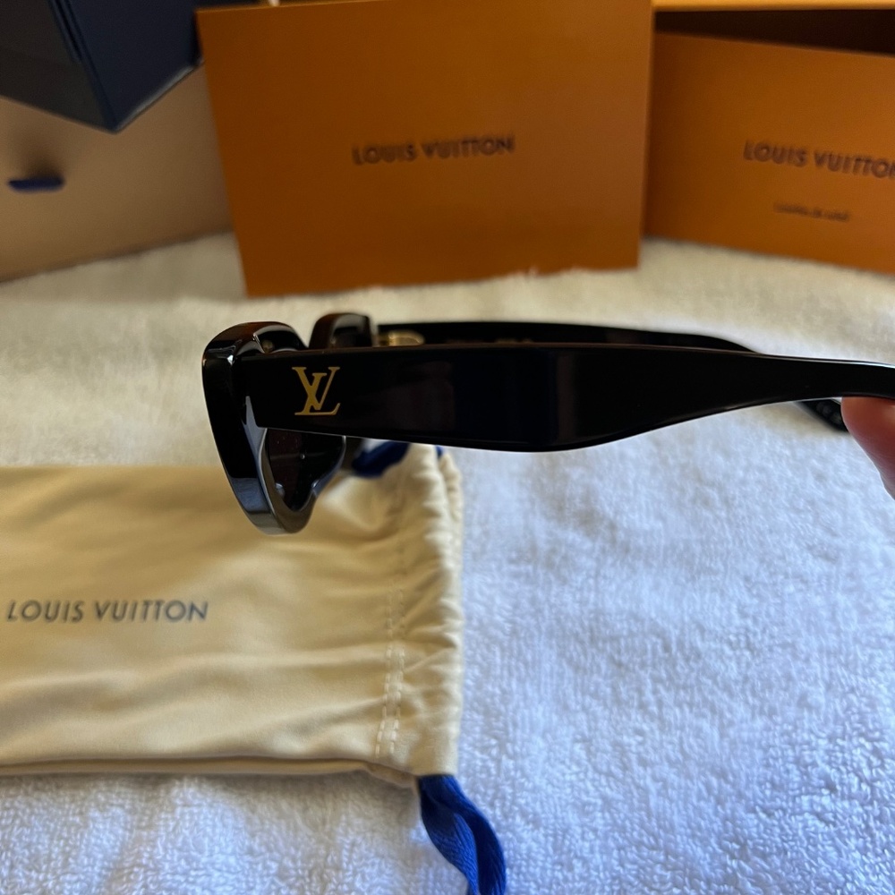 Louis Vuitton Cat Eye Sunglasses Black - Authentic - Picture 10 of 16